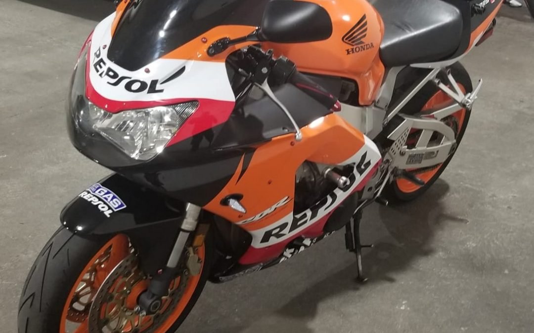 HONDA CBR 929 RR – Color naranja, roja y otros (réplica Repsol) – Patente 296CFX