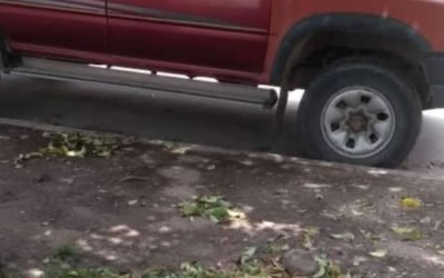 TOYOTA HILUX 4X4 DOBLE CABINA – Color bordó – Patente DYT415